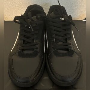 Junior Kids Size 6 Black Puma’s great condition